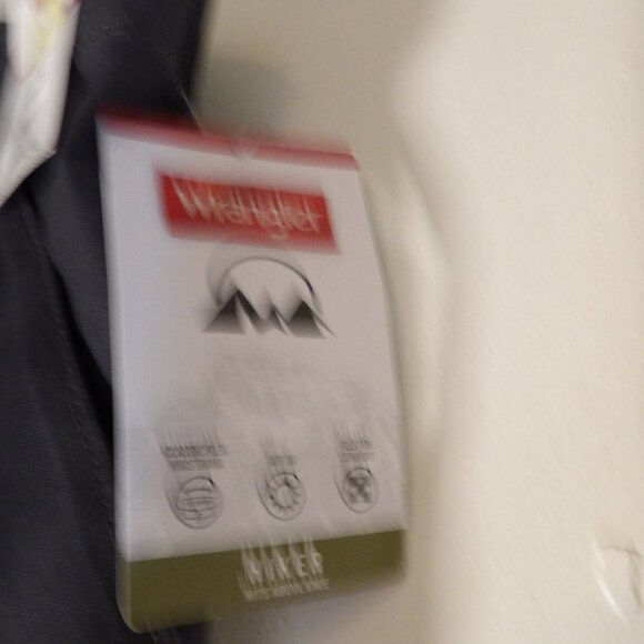 NWT Wrangler Gray Hiker Cargo Shorts Sz 44 - Picture 4 of 7